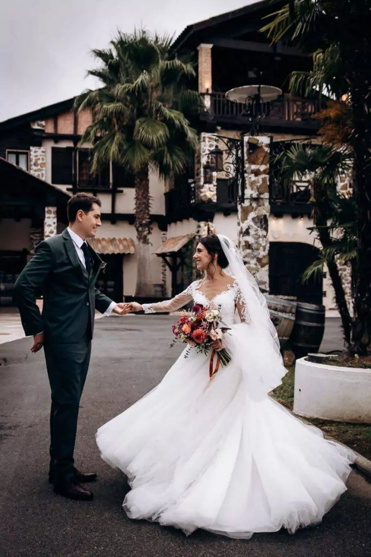 Wedding Planner à Biarritz pour une organisation de mariage Jour J dans un hôtel typique basque avec cérémonie sur la plage