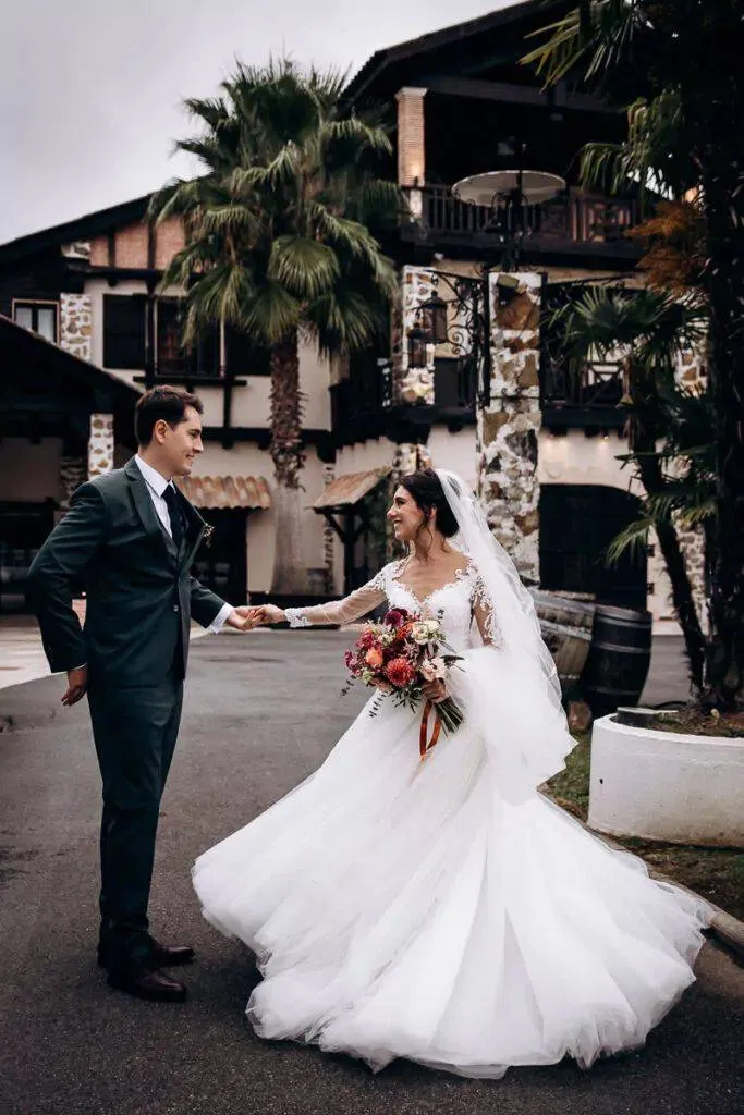 Wedding Planner à Biarritz pour une organisation de mariage Jour J dans un hôtel typique basque avec cérémonie sur la plage