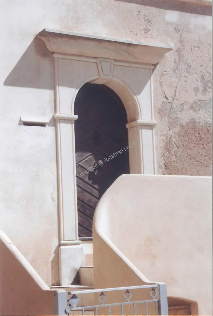 Encadrement massif en pierre d'Estaillades