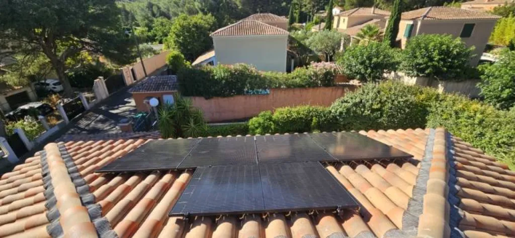 Pose sur mesure après une étude gratuite de votre projet solaire à Marseille 