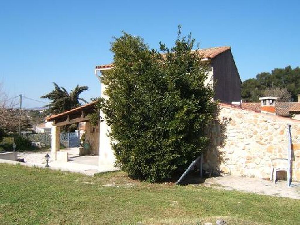Vente villa Roquefort La Bédoule bordée de vignes avec grande piscine