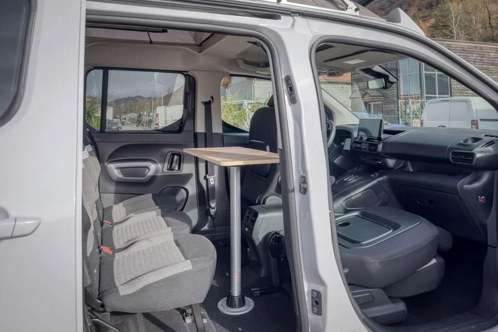 Spécialiste aménagement intérieur Berlingo et Rifter Long à Lyon : banquette-lit et kit-meuble sur-mesure dans le Rhône