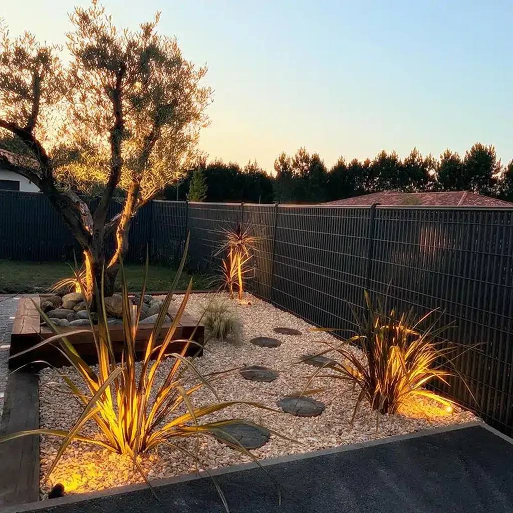 Aménagement paysager sur mesure : jardin minéral, éclairage LED et végétation structurée en Gironde