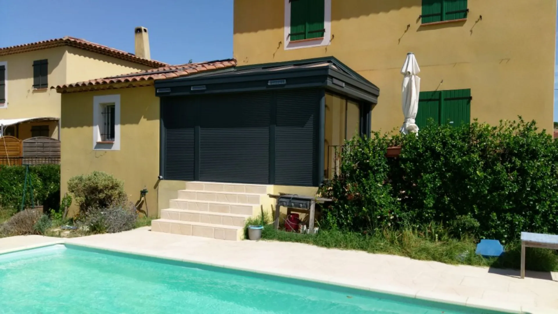 Véranda avec toiture isolante et éclairage led sur Lançon de provence 