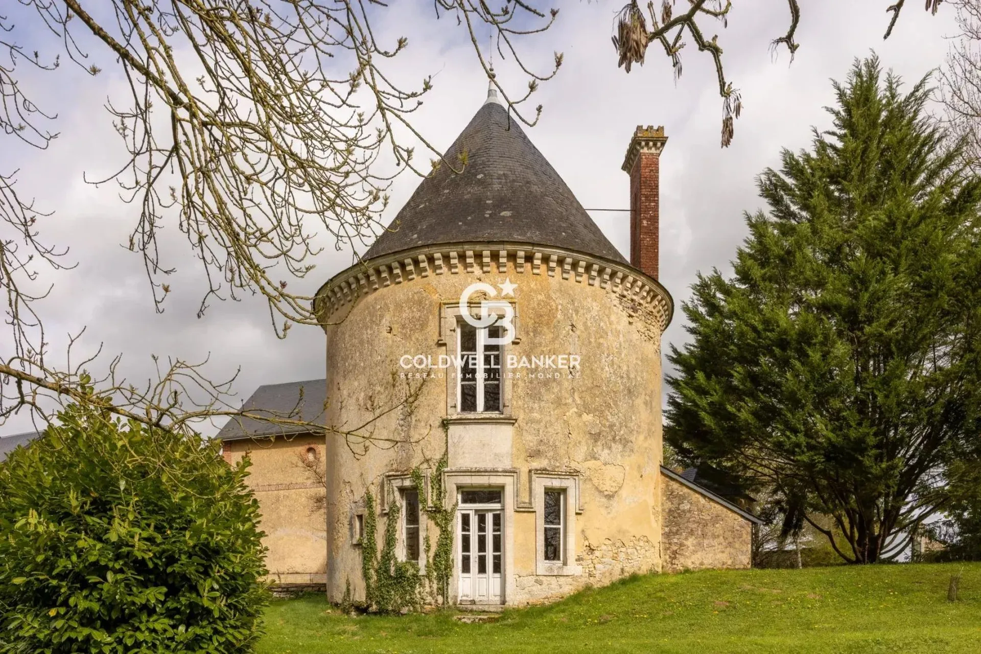 propriété de charme avec écuries et bâtiments annexes entre Le Mans et Alençon