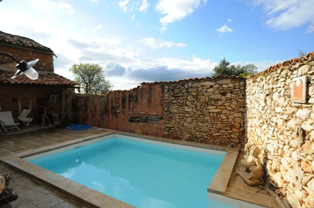 Proche Mont Ventoux , maison de Maître avec piscine au coeur d'un hameau.