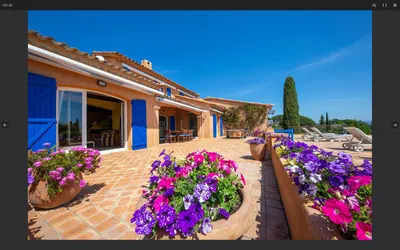 Villa provençale avec vue mer, piscine et jardin méditerranéen — le charme de Saint-Aygulf à deux pas des plages.