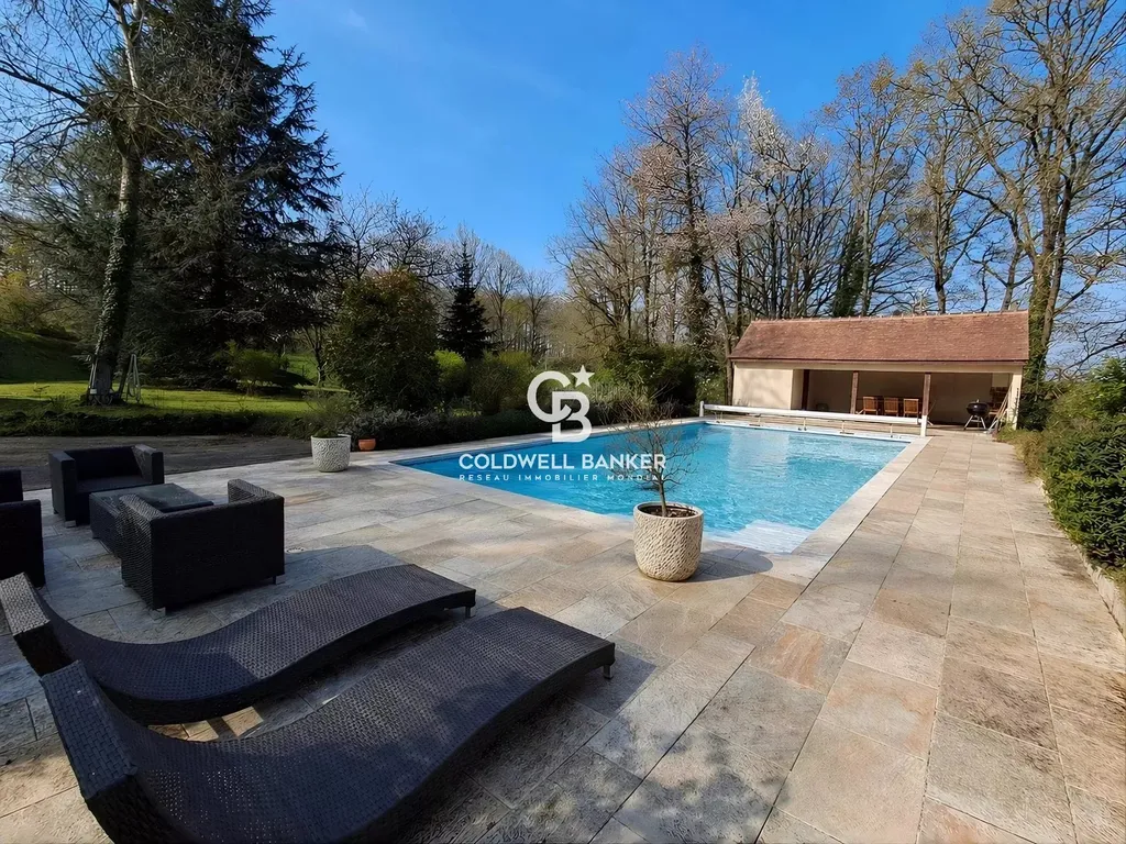 maison avec sous-sol total et garage triple à vendre près du Mans