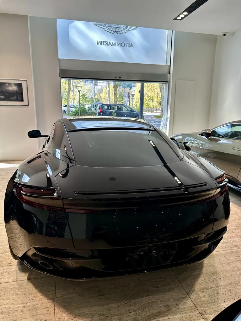 detailing protection carrosserie traitement céramique Aston Martin DB12 Lyon