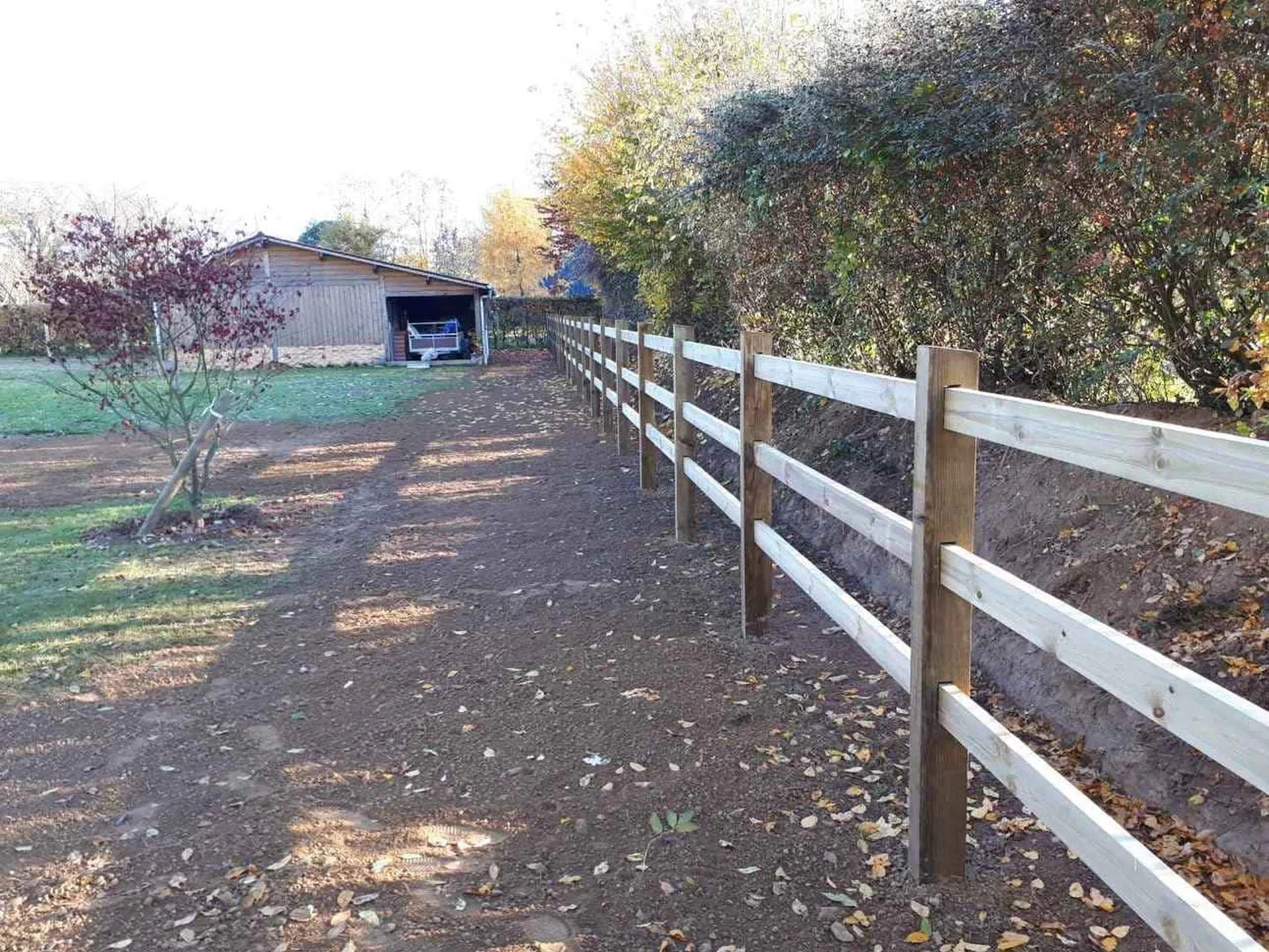 Installation de Clôture en Rondins de Bois Traité, Modèle Rustique pour Parcs et Terrains à Caudebec en Caux en Seine-Maritime 76 et Rives-en-Seine