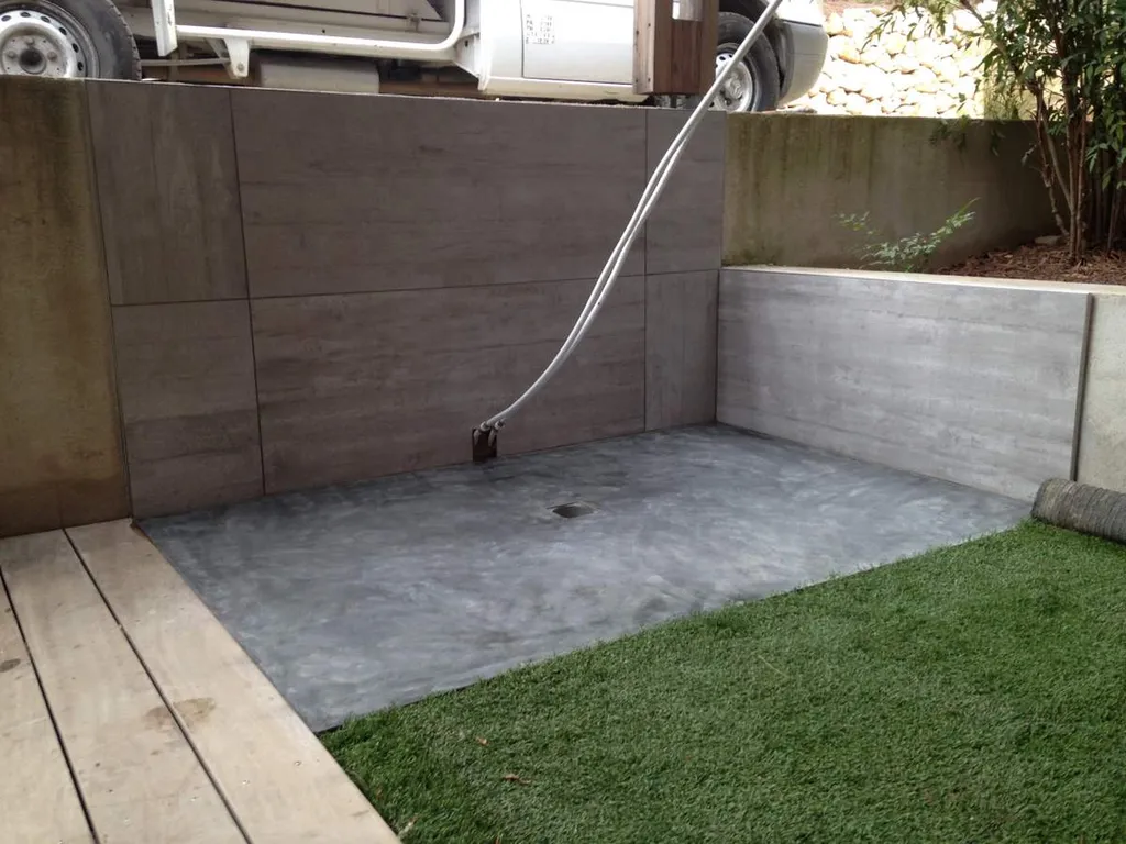 Réalisation d'un receveur de douche en béton lissé à Ventabren 13122