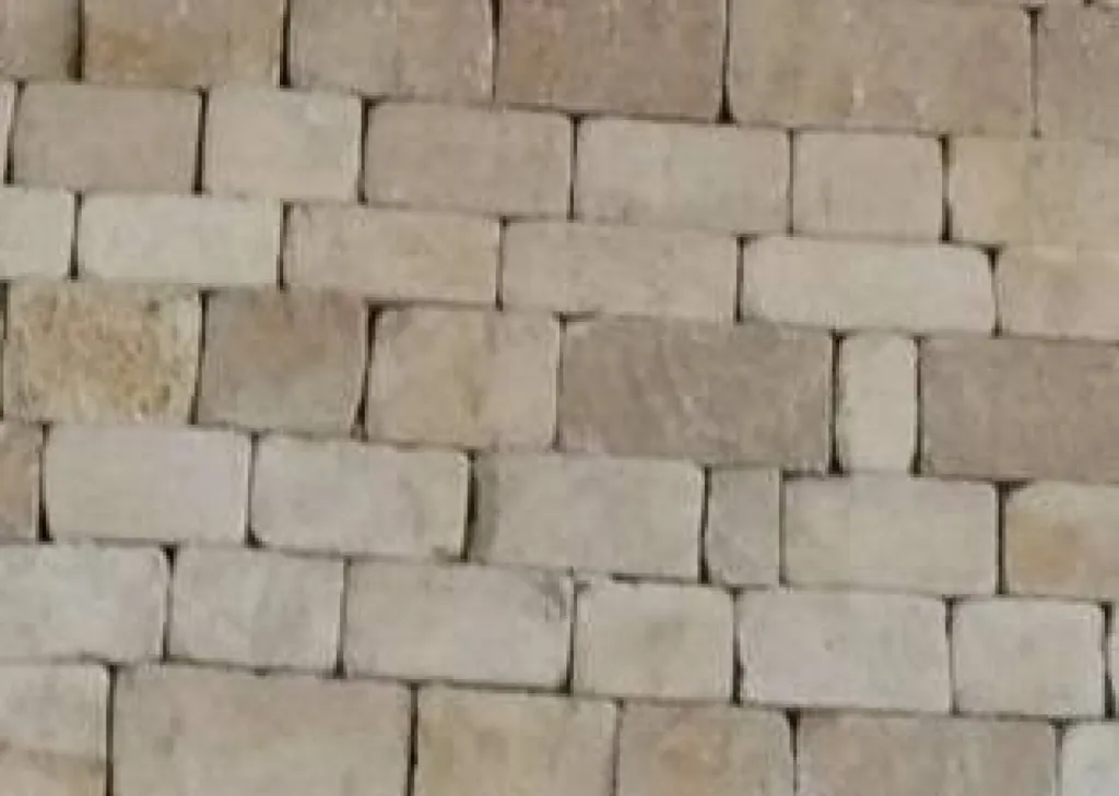 Pavé Montignac vibré ou Rustique pour carrelage pierre, dallage terrasse, sol, allée, piscine, coursive à Bordeaux et Dordogne pour livraison partout en France