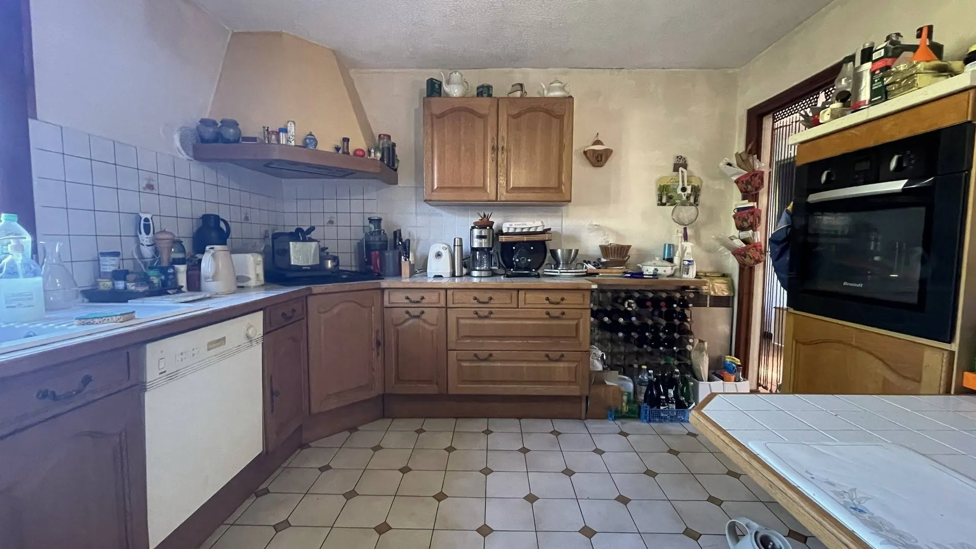 À vendre en Normandie : Maison avec cheminée et charme authentique : Séjour/salon chaleureux avec cheminée, typique des maisons normandes.