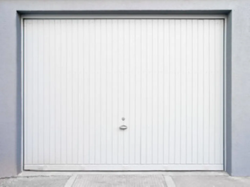 Installation porte de garage sectionnelle motorisée à nice