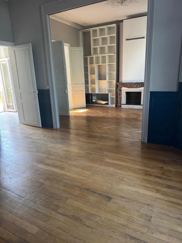 A Vendre une maison avec espaces de réception et chambres spacieuses au centre du Mans