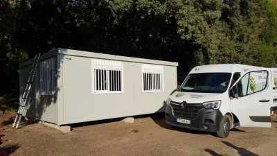 Installation d'un réfectoire et un vestiaires au Golf de Miramas