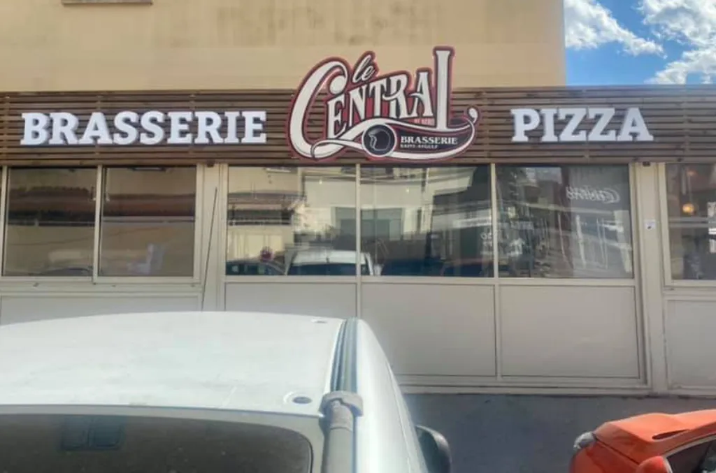 Fabrication d'une enseigne publicitaire en lettre découpées dans les Bouches du Rhône