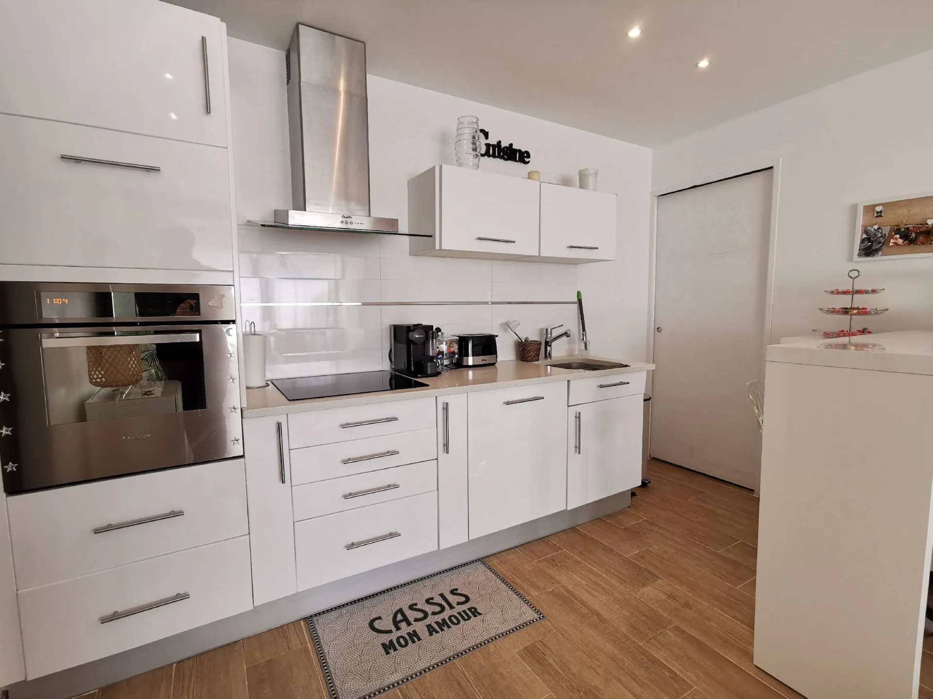 Appartement T3 Cassis sur les hauteurs dans copropriété avec piscine, gardien, parking et ascenseur 