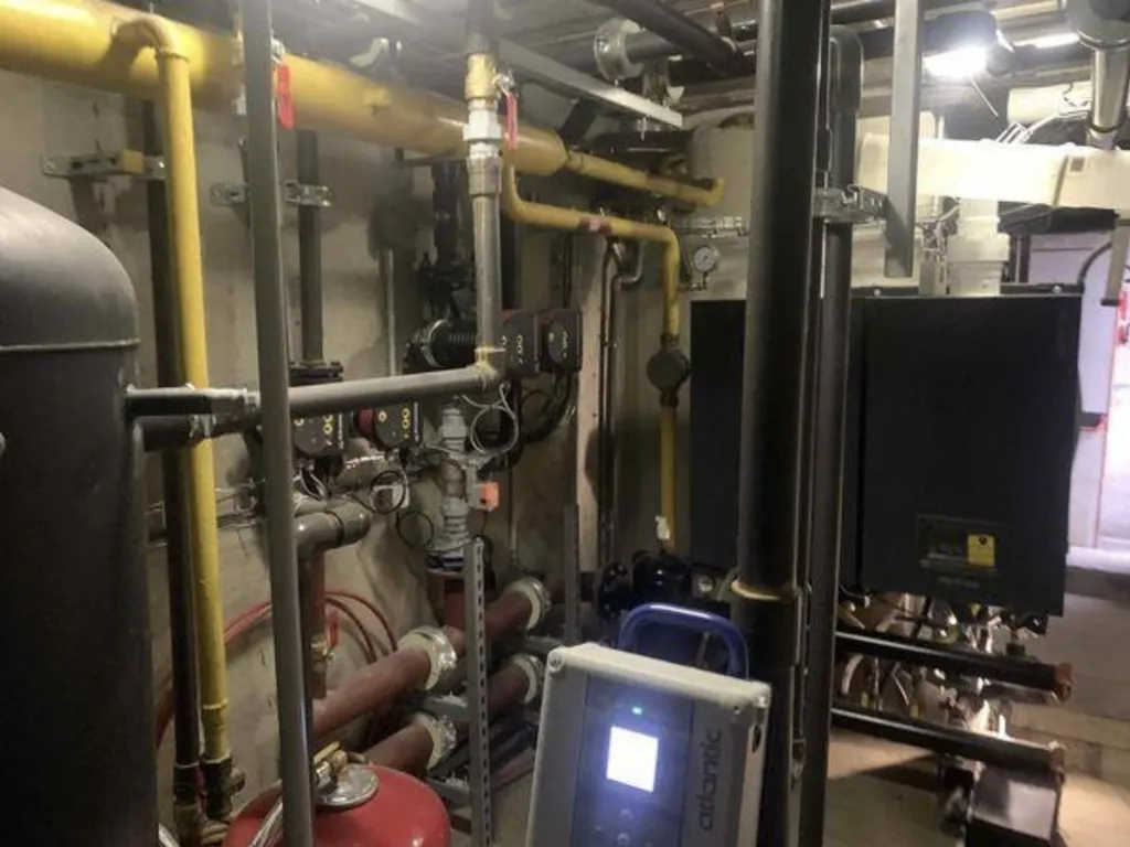 Rénovation chaufferie collective avec chaudières 80 kW production eau chaude et chauffage performant à Montpellier