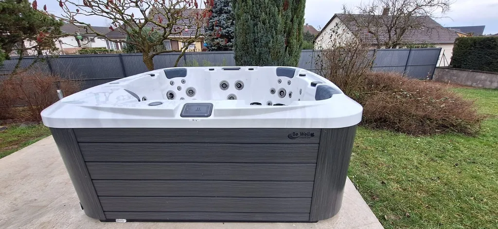 Be Well P682 spa 6 places Marseille