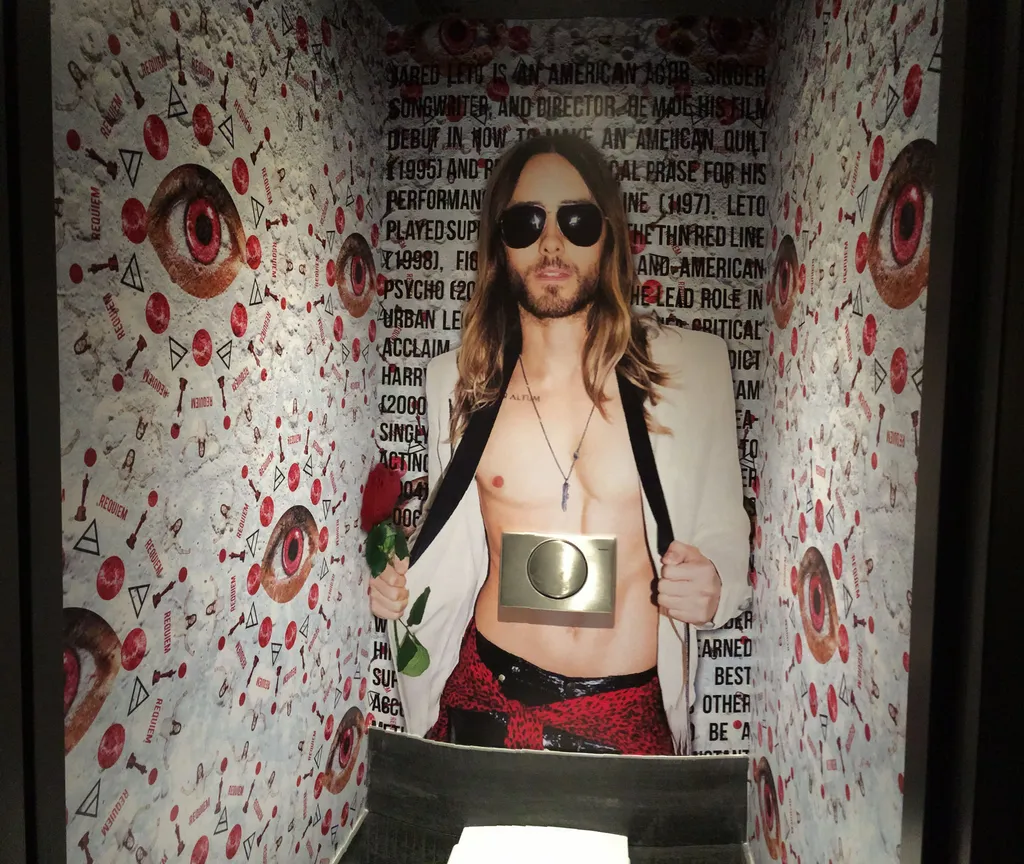 Habillage de murs personnalisés avec impression numérique sur adhésifs spécifiques avec colle renforcée à Villefranche sur Saône