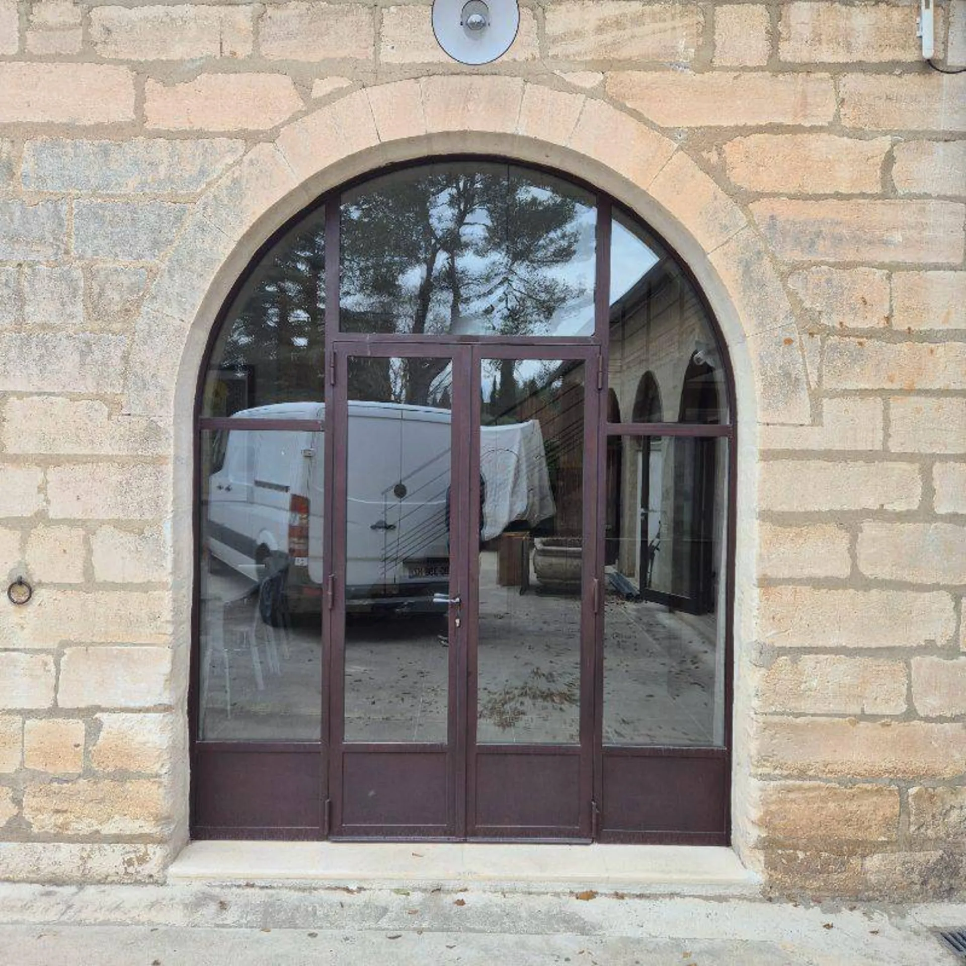 Thermolaquage pour fenêtres et baies vitrées en fer à Istres