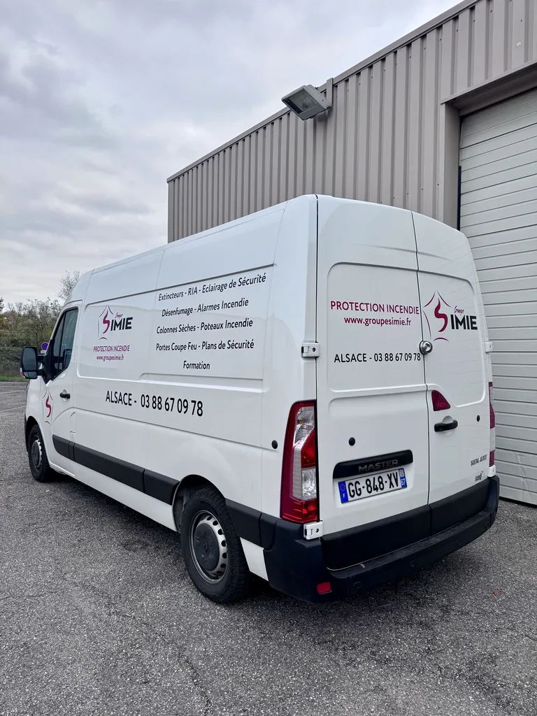 Marquage publicitaire pour une camionnette de société de sécurité incendie à Geispolsheim proche de Strasbourg