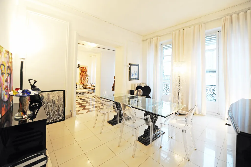 A vendre, AVIGNON INTRA-MUROS, appartement design dans Immeuble Haussmannien   