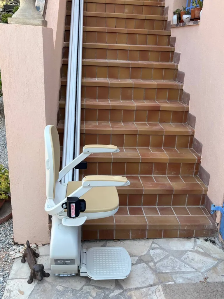 ACORN pour un escalier droit en intérieur ou extérieur notre fournisseur de fauteuil monte escalier