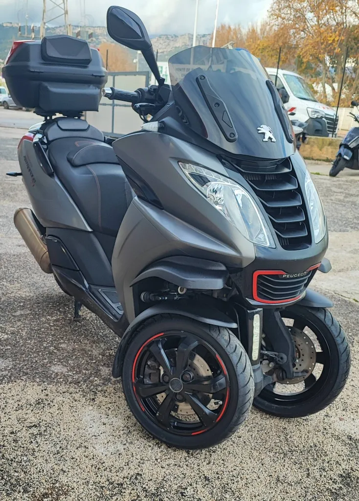 PEUGEOT METROPOLIS 400 13 P RS du 11/2018 avec 34900 km.