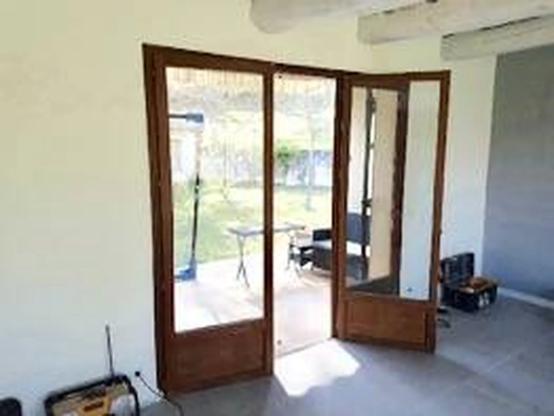 Porte-fenêtre AVANT l'installation à Venelles