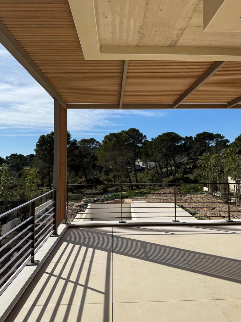 Pergola bois et acier sur mesure : le charme de l'artisanat pour votre extérieur à Ventabren