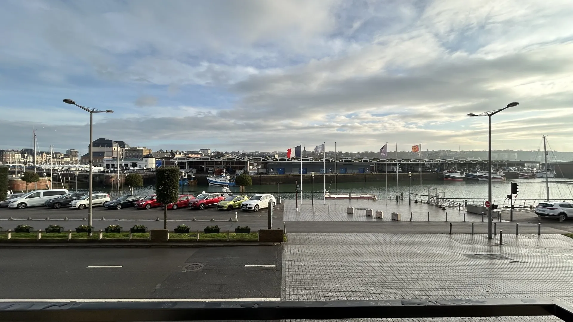 T2 loué de 40.70 m² avec vue port, au 1er étage à proximité immédiate du centre-ville de Dieppe.