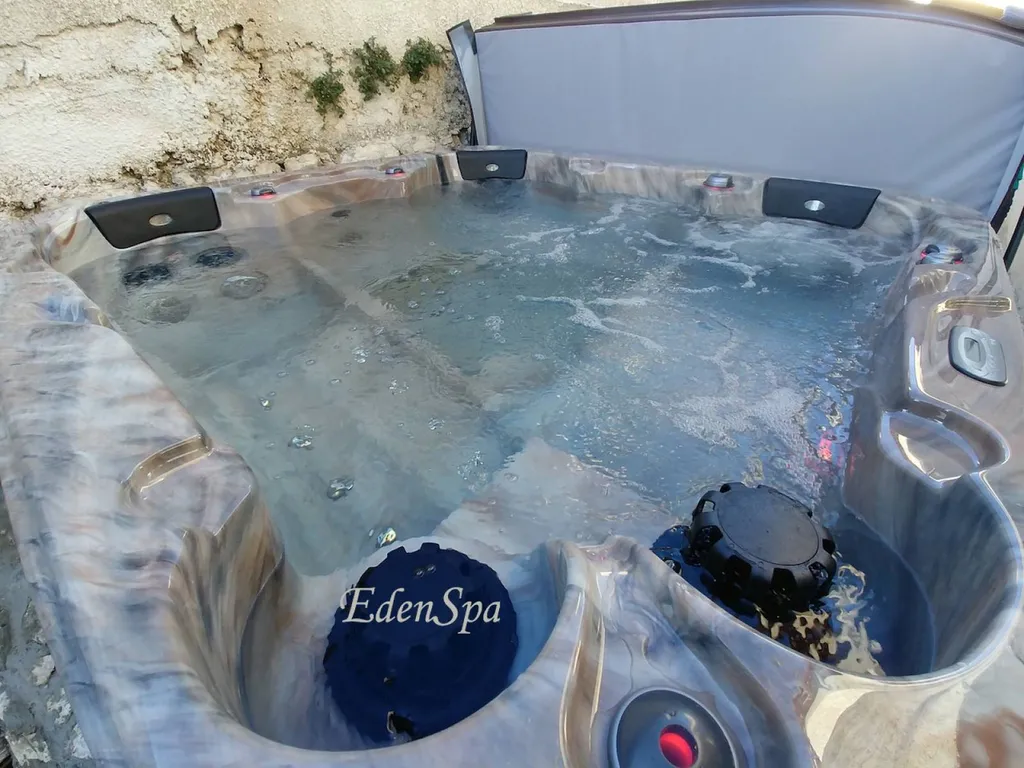 spa canadien 6 places marseille