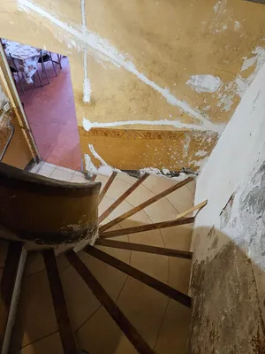 Belle Maison de village avec gros potentiel à rénover spécial investisseurs et marchands de biens à Carcès sur cinq niveaux