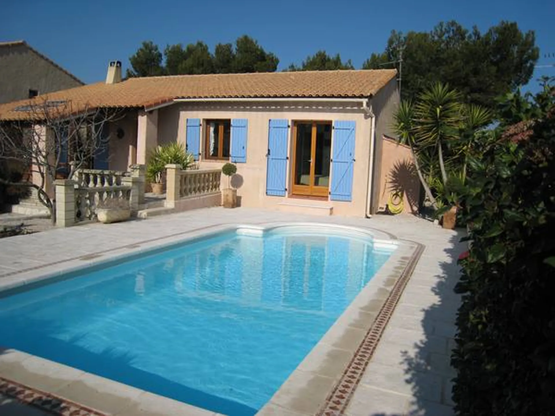 Vente maison Roquefort La Bédoule de plain pied avec piscine