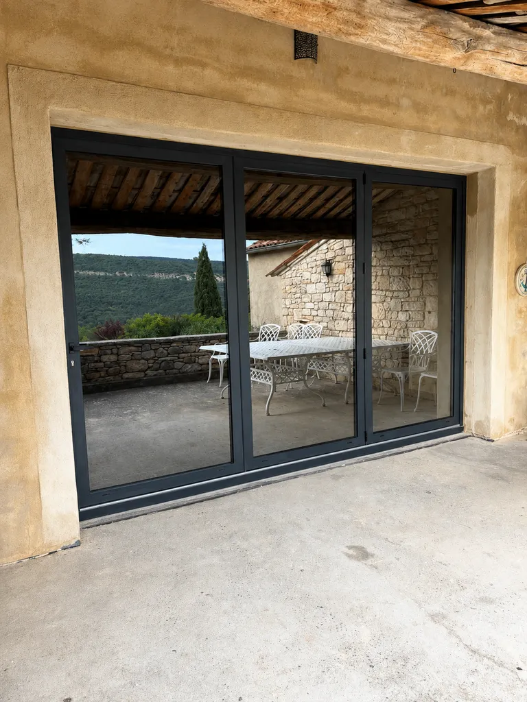 Porte repliable fermée