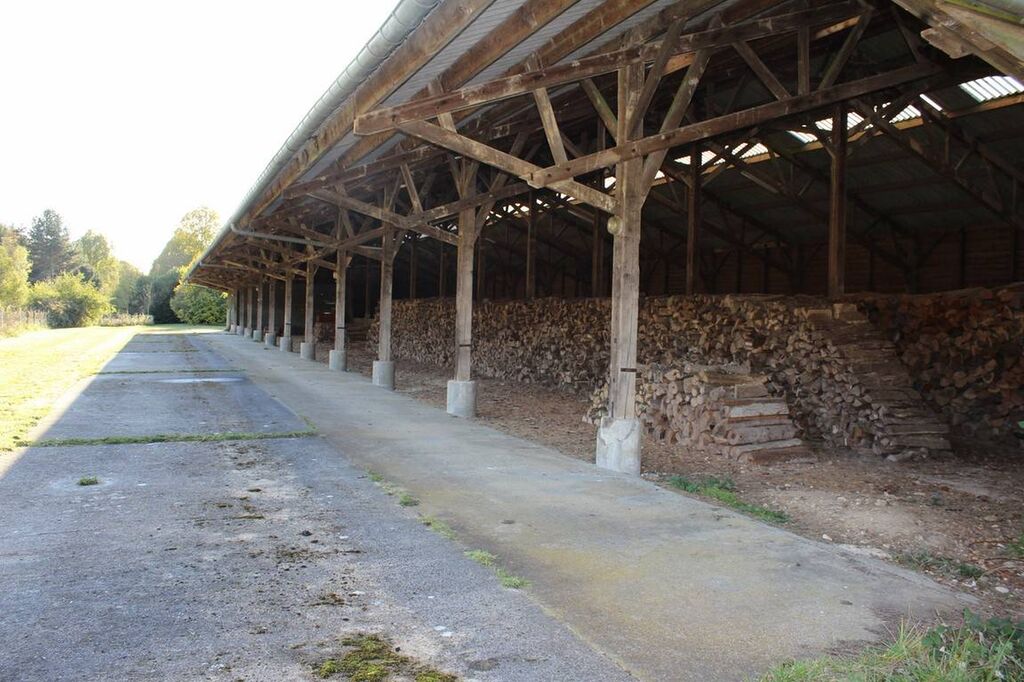 A acquérir grand domaine avec Manoir et ses nombreuses dépendances situées dans l'Orne 61