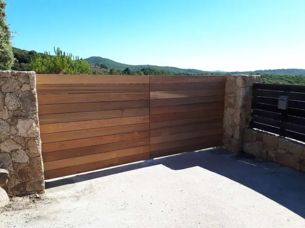 Installation de portail battant en Corse