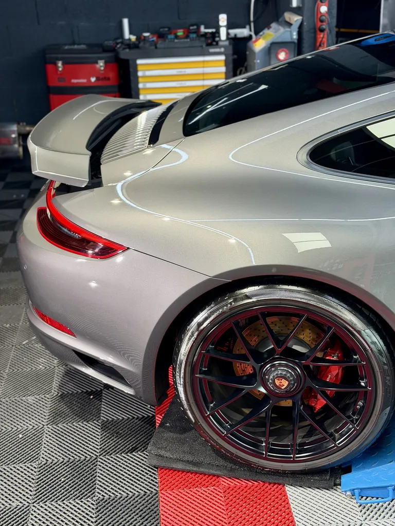 Protection PPF complet Porsche 911 type 991.2 GTS à Limonest près de Lyon avec film haut de gamme et préparation par EMB DETAILING