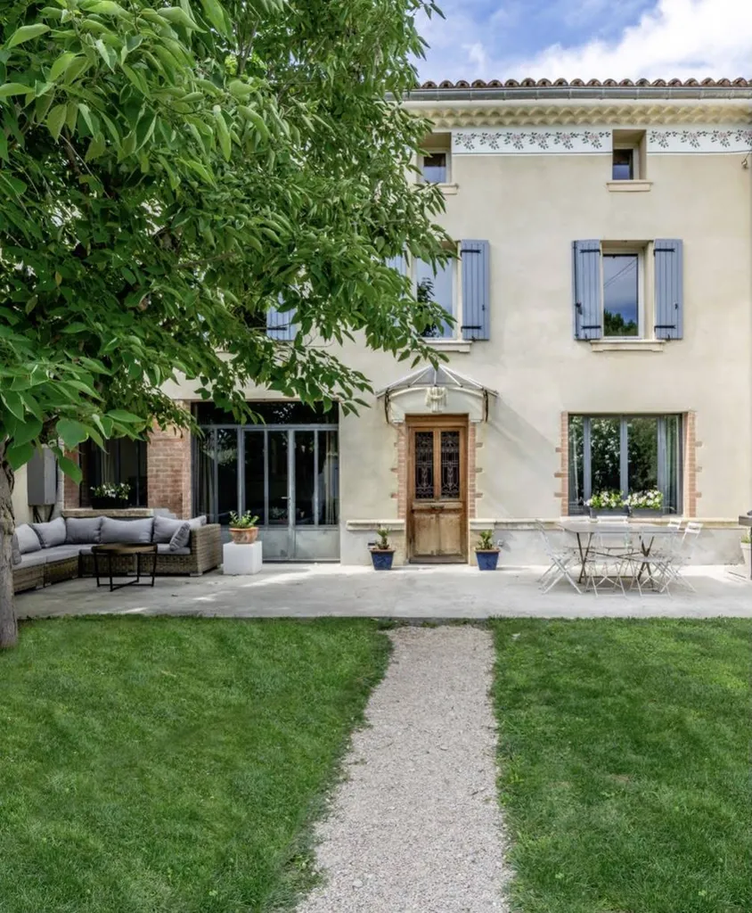 aux portes du Ventoux, élégante maison de ville du XIXème siècle entièrement rénovée    