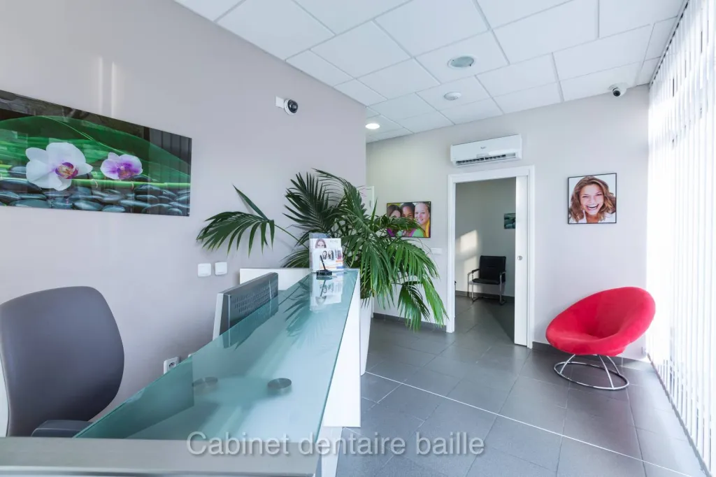 Implant pas cher Marseille.Cabinet dentaire 141 Baille.