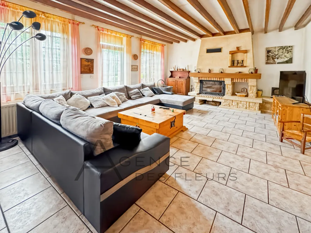 A vendre maison de 145 m² édifiée sur 2400 m² de terrain sur la commune de LE BEC THOMAS 27370