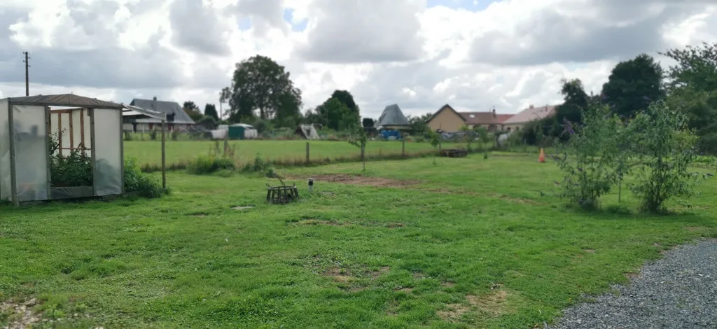 À vendre, longère de 170 m² édifiée sur 6000 m² de terrain sur la commune de NEUVILLE SUR AUTHOU 27800