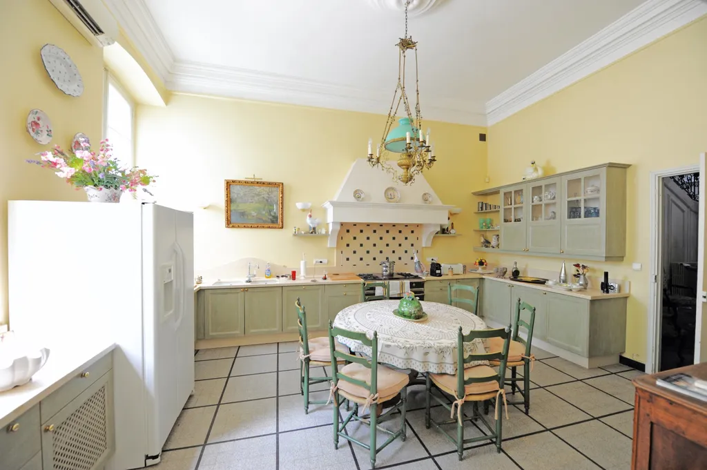 AVIGNON INTRA MUROS, rare demeure bourgeoise XIXème à la vente    