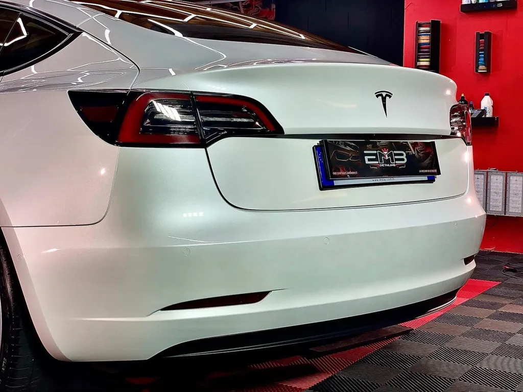 Protection traitement céramique carrosserie et jantes Tesla modèle 3 Lyon 
