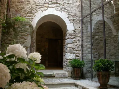 Maison de village restaurée par Sacha Houant