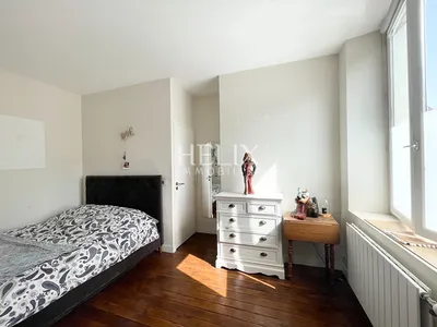 A vendre très bel appartement traversant de 85 M2 à Saint-Germain-en-Laye, profession libérale possible, 3 minutes du RER A.
