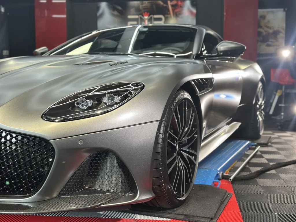 PPF complet sur Aston Martin DBS matte chez EMB Detailing proche Villefranche sur Saône 