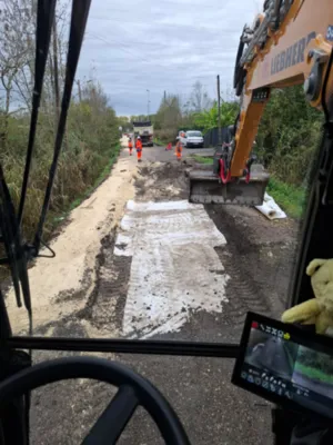 Louer une mini-pelle avec chauffeur pour des artisans du bâtiment expérimentés ayant un besoin sur un chantier à Cenon proche Bordeaux